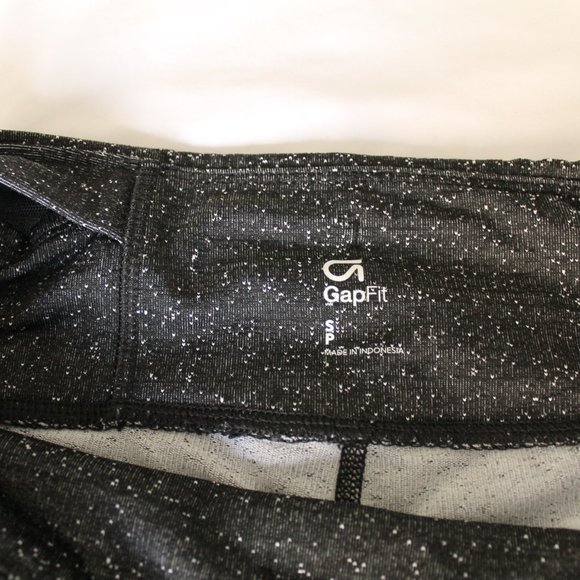 GapFit Black and White Leggings (LAST CHANCE!!) - Picture 3 of 4